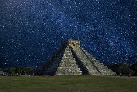 Civilizatia strabuna Maya a prezis ca in anul 2012, se va produce un cataclism la nivel mondial