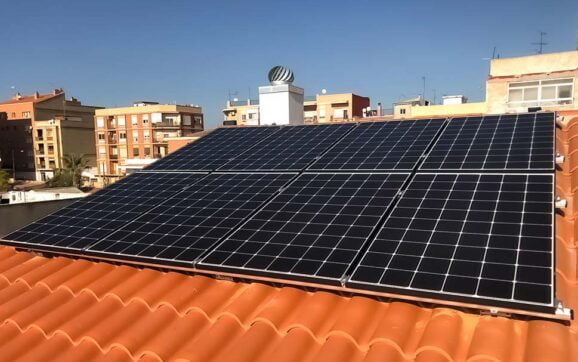 Merita sa puneti panouri solare acasa?