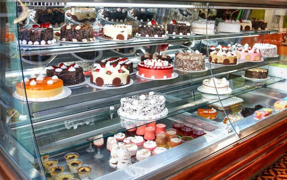 Vitrinele frigorifice, cheia succesului pentru orice cofetărie