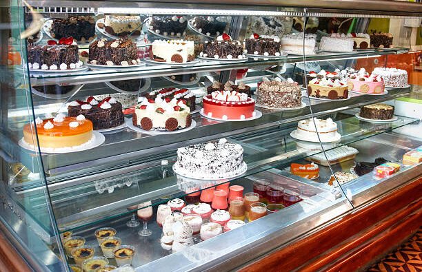 Vitrinele frigorifice, cheia succesului pentru orice cofetărie