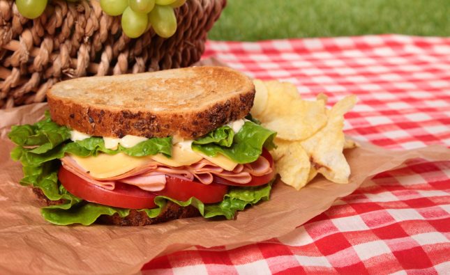 Gustări perfecte pentru picnic: idei simple și delicioase