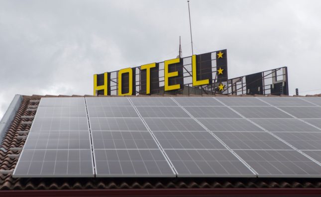 Cum pot hotelurile să reducă amprenta de carbon?