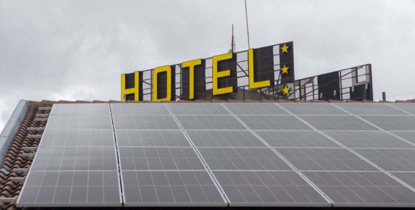 Cum pot hotelurile să reducă amprenta de carbon?